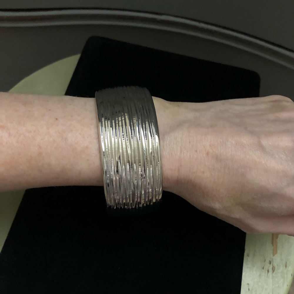 14K Milor Italy Bangle Textured Bracelet in White Gold